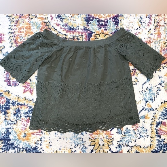 $8 SALE Daniel Rainn Off Shoulder Eyelet Blouse - Picture 1 of 11